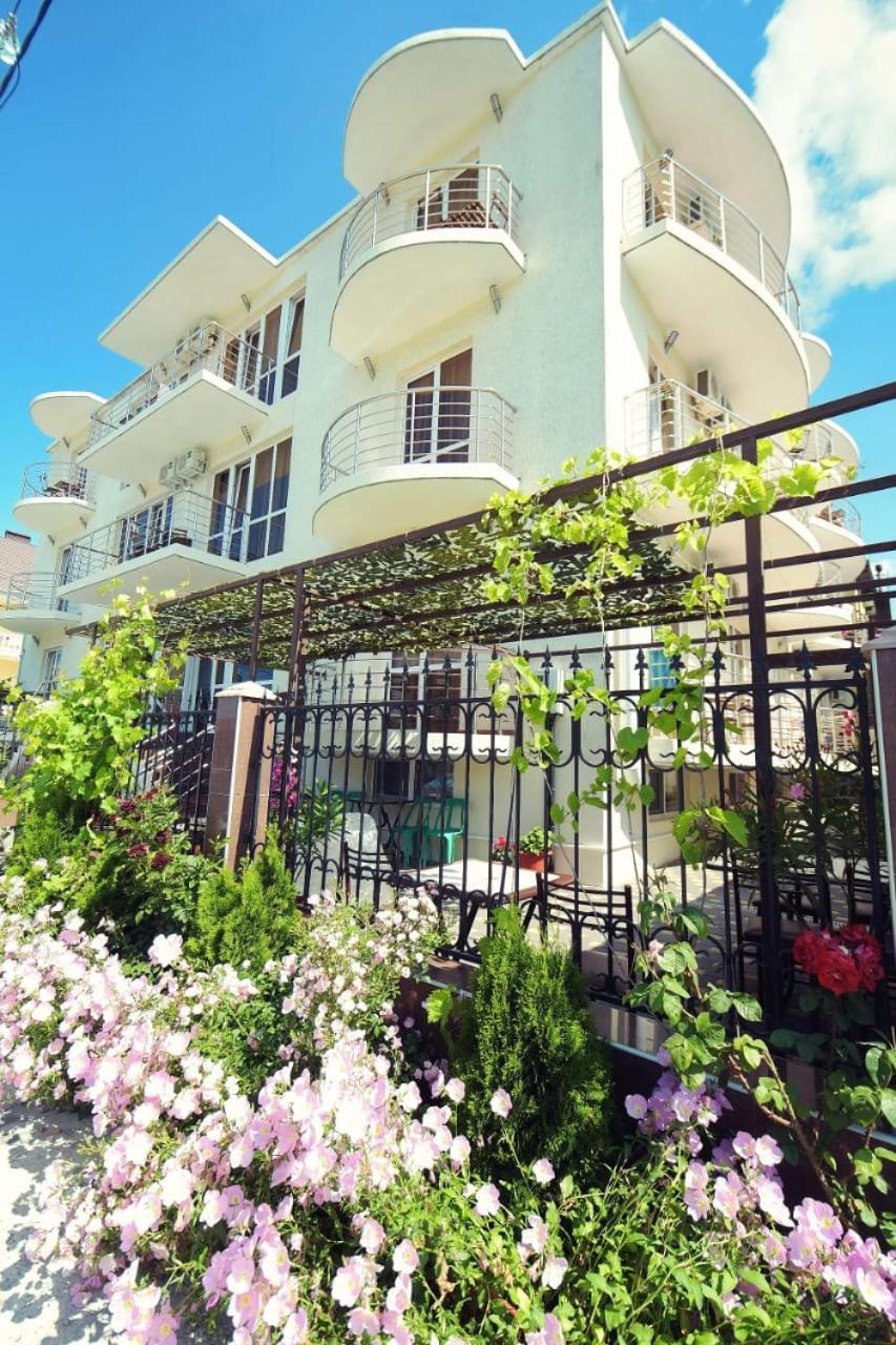 كاباردينكا Ellas Guest House المظهر الخارجي الصورة